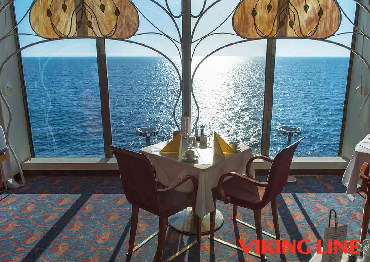 Restaurang med sjöutsikt ombord på Viking Line Cinderella