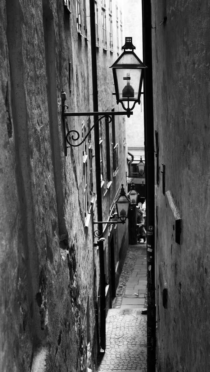 Smal gränd i Gamla stan i Stockholm