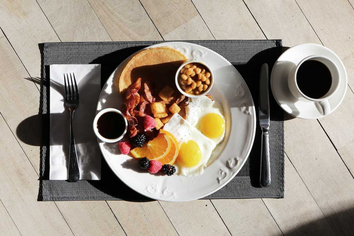 Hotellfrukost