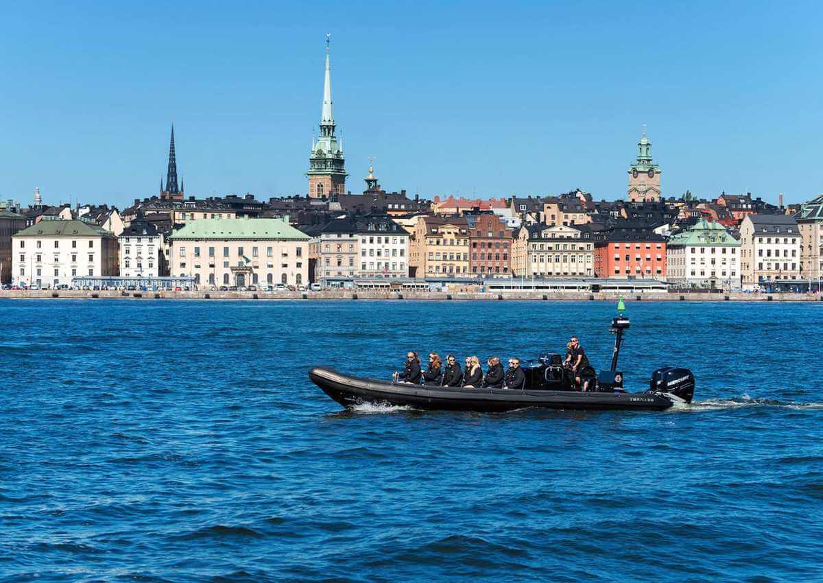 Åka ribbåt i Stockholm med sightseeing