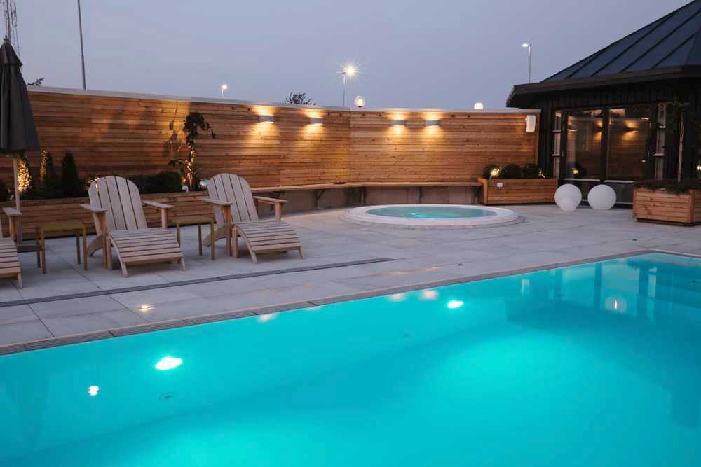 Welcome Hotel Barkaby pool och jacuzzi